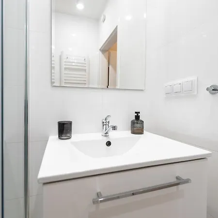 Apartment Przytulny Ligota Near Hospitals & Sum